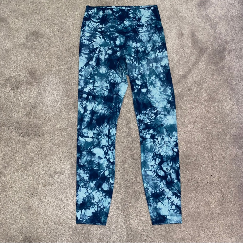 Lululemon blue shibori tie dye 25’ leggings